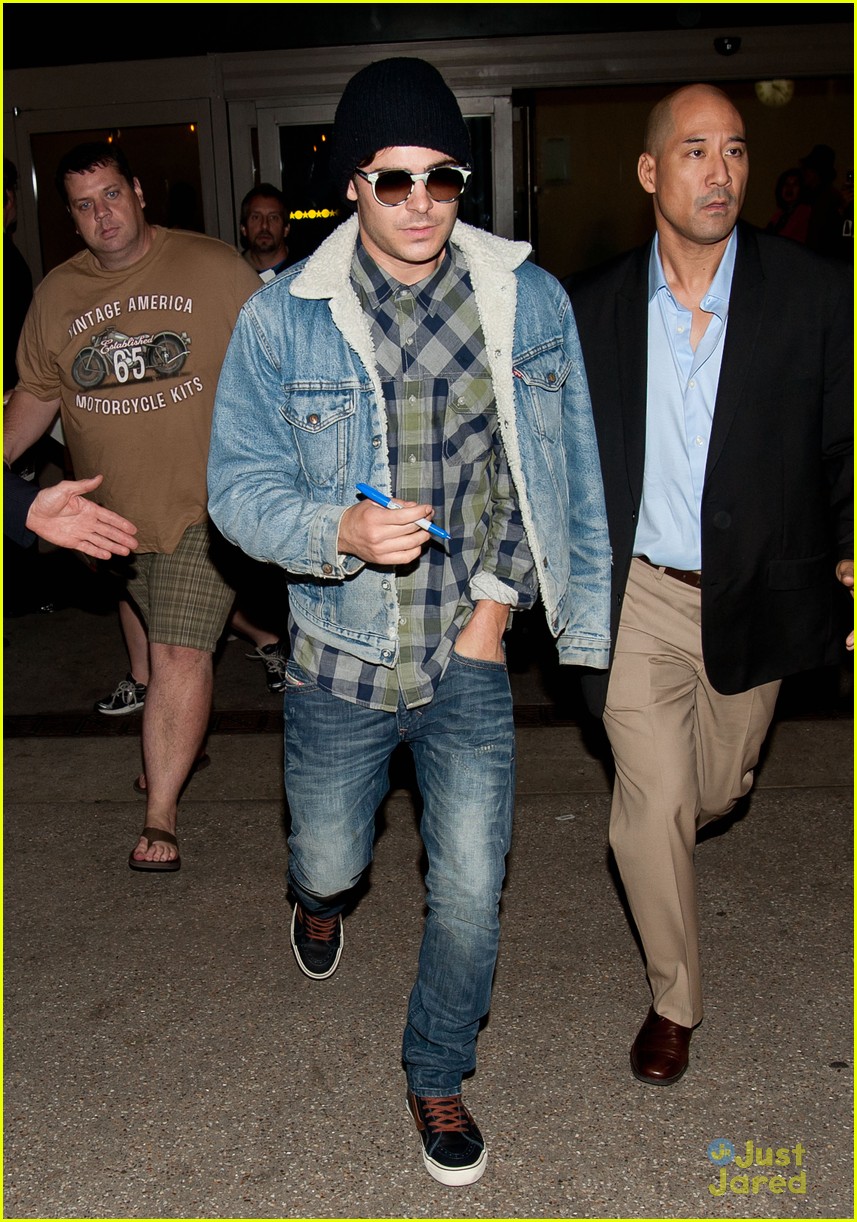 Zac Efron: Hand Injury Explained?