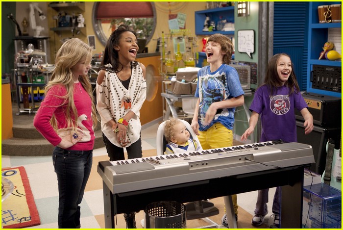 Zendaya Guest Stars on 'A.N.T. Farm' Season Two Premiere!