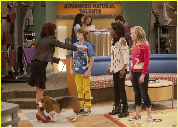 Zendaya Guest Stars on 'A.N.T. Farm' Season Two Premiere!