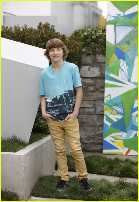 Zendaya Guest Stars on 'A.N.T. Farm' Season Two Premiere!