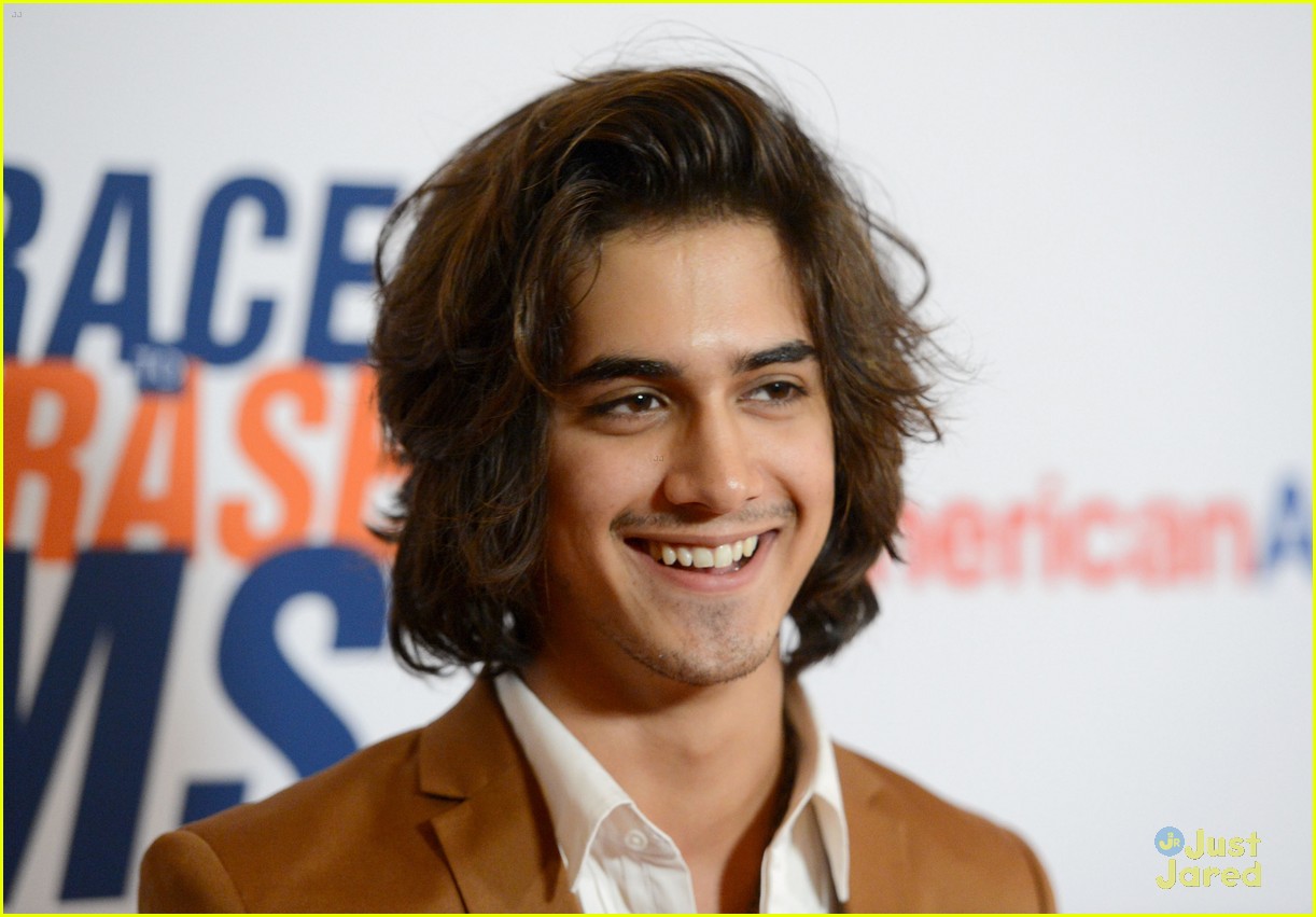 Avan Jogia & Zoey Deutch: Race to Erase MS Gala!