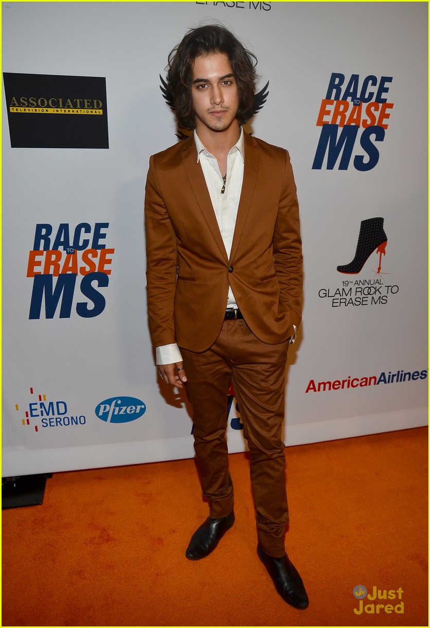 Avan Jogia & Zoey Deutch: Race to Erase MS Gala!