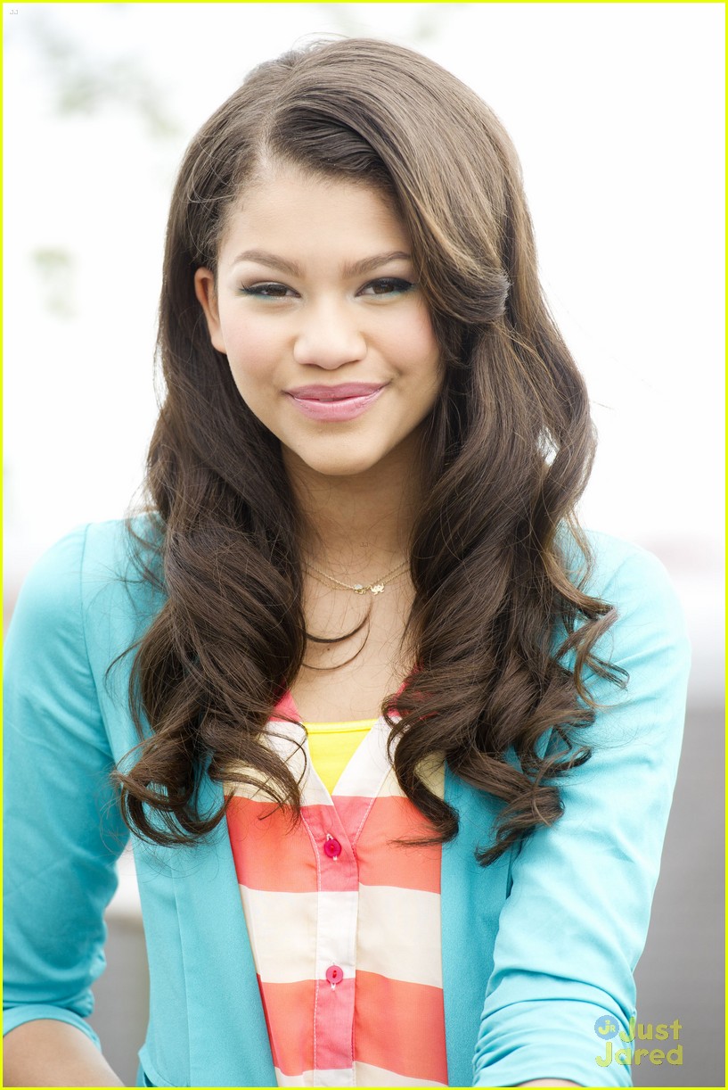 Bella Thorne & Zendaya: Munich Rooftop Photo Call