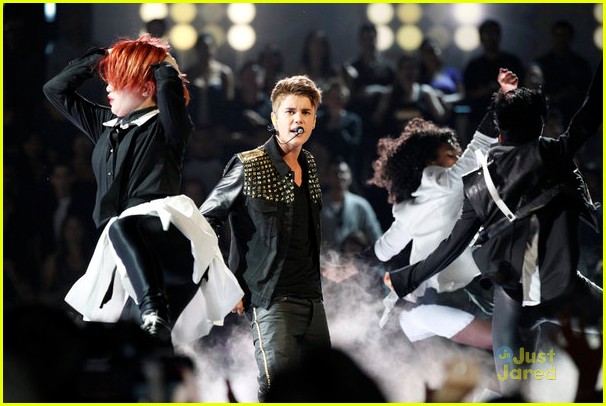 Justin Bieber: 'Boyfriend' Performance on 'The Voice'!