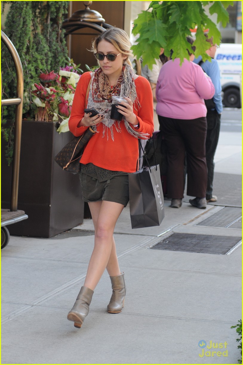 Carly Chaikin: 'Dalia Looks Up To Dallas' on Suburgatory