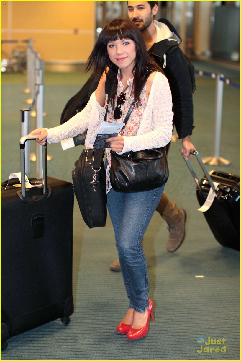 Carly Rae Jepsen: Red Heels Hot