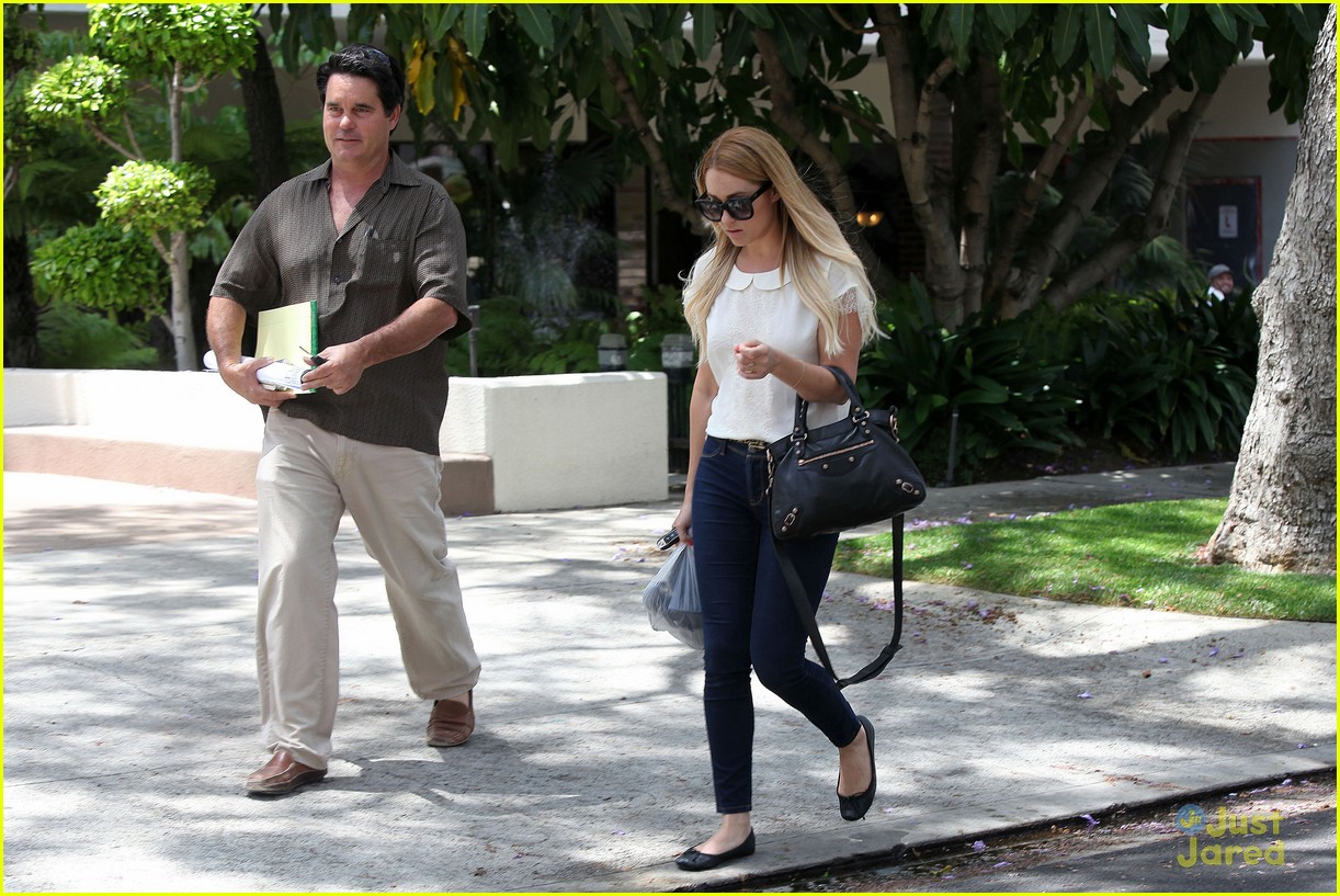 Lauren Conrad: Starbucks Stop