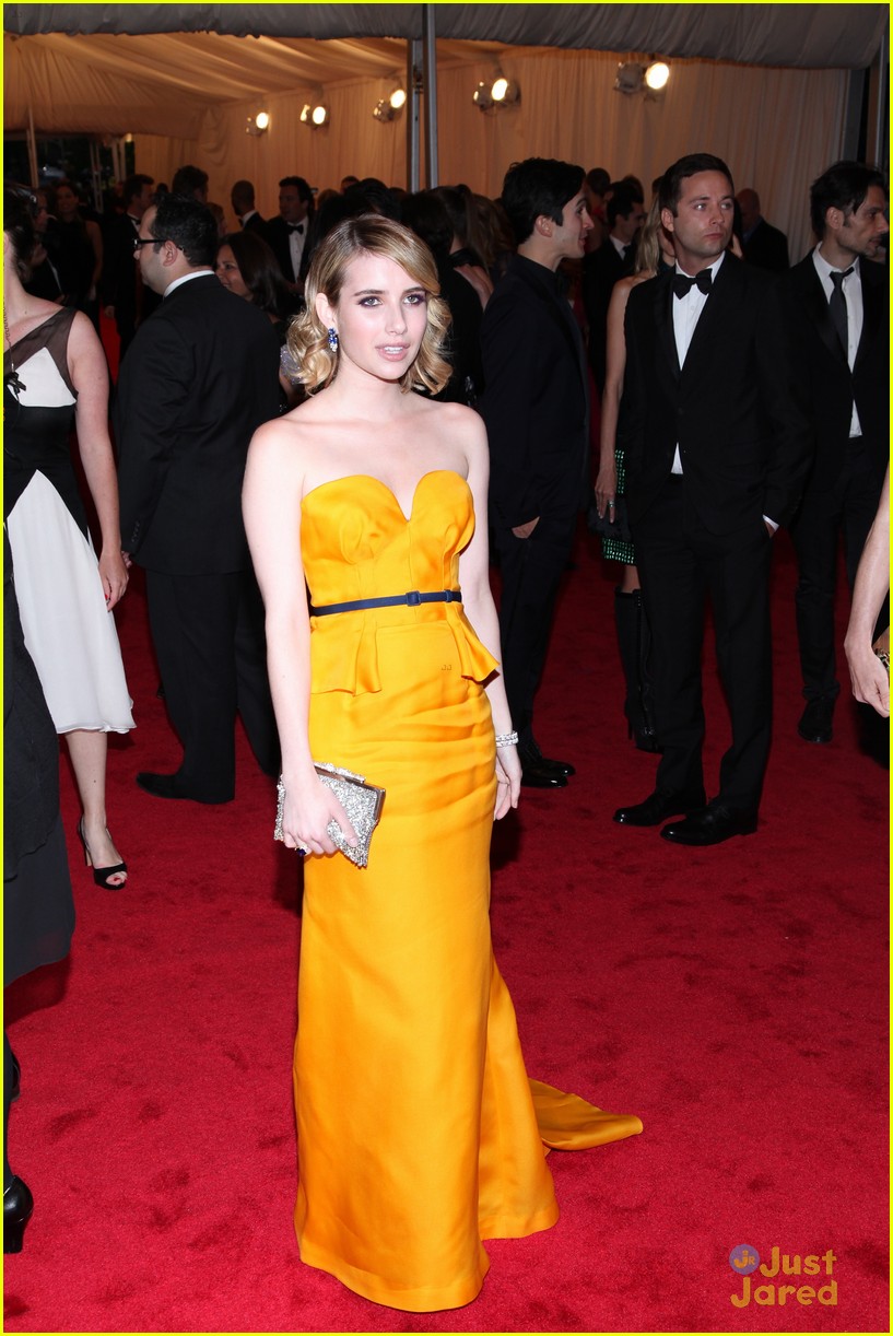 Emma Roberts & Hailee Steinfeld - Met Ball 2012