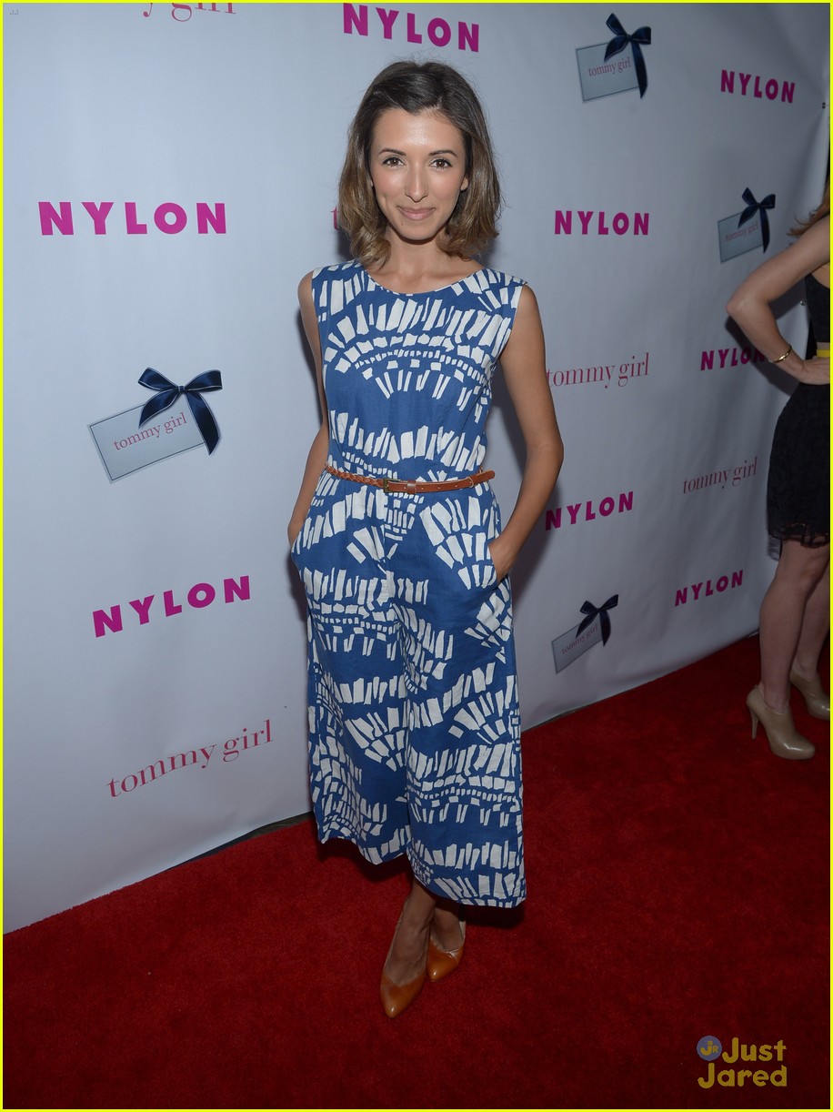 India de Beaufort: Send In Your Questions!