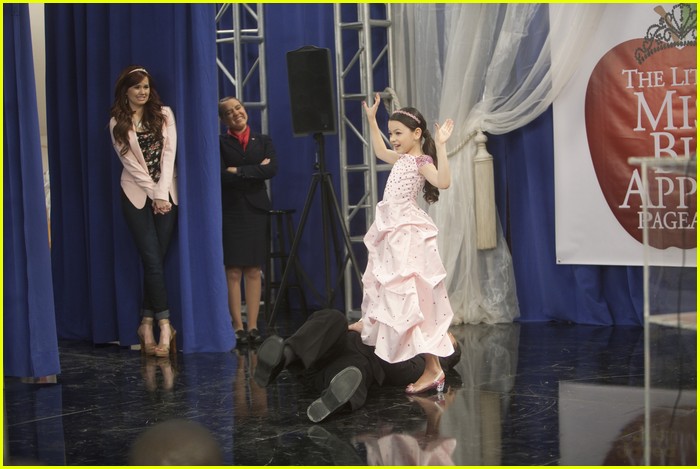 Debby Ryan & Skai Jackson: Big Apple Beauty Pageant