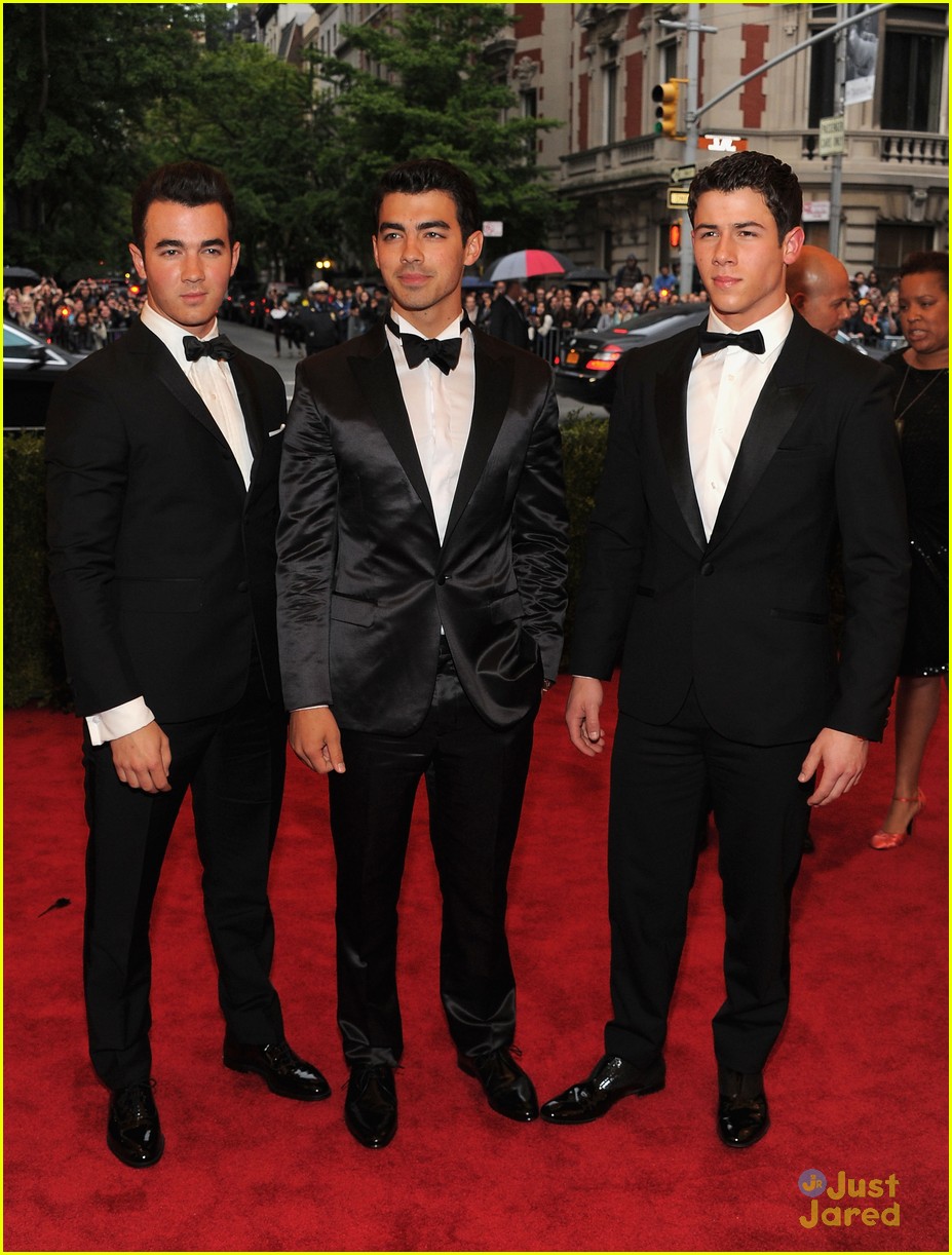 Nick, Joe & Kevin Jonas - Met Ball 2012