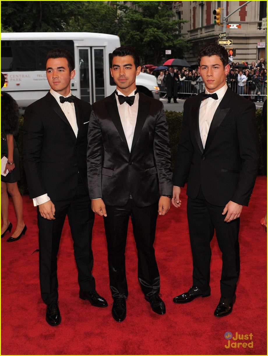 Nick, Joe & Kevin Jonas - Met Ball 2012