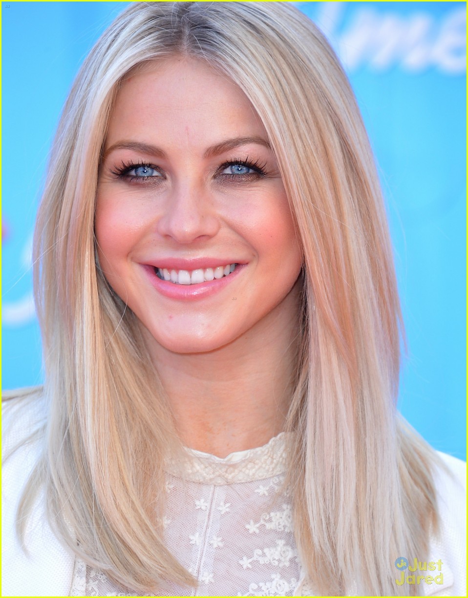 Julianne Hough: 'American Idol' Finale with Family