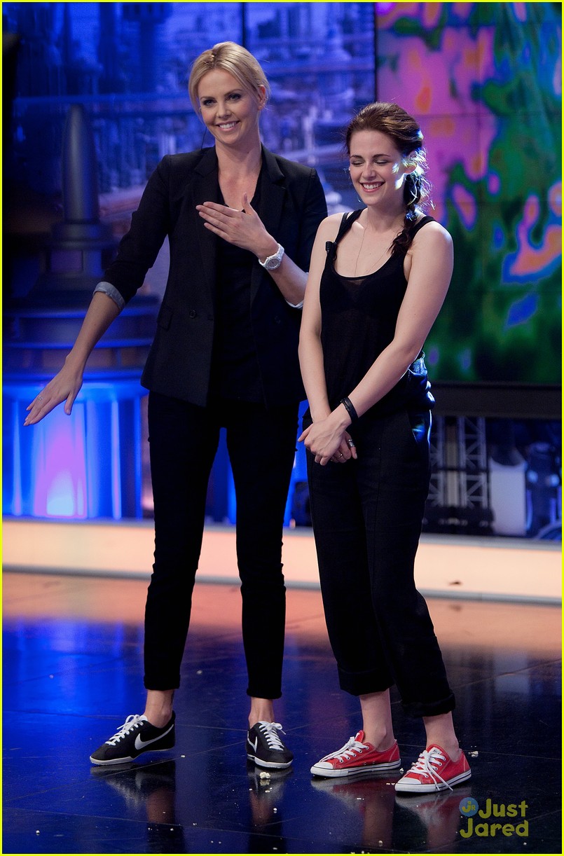 Kristen Stewart: 'Snow White' Wear Neon Heels!