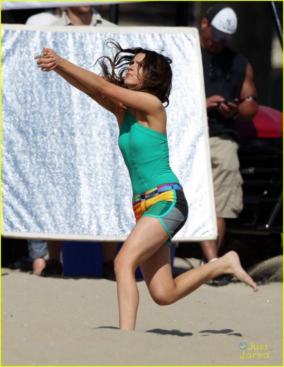 Laura Marano & Ross Lynch: Volleyball at Huntington Beach!