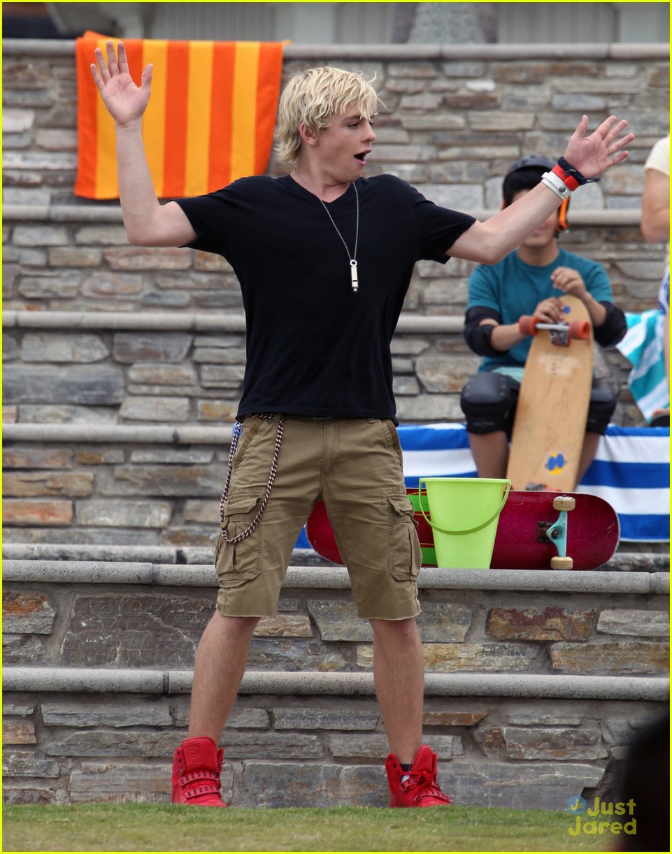 Laura Marano & Ross Lynch: Volleyball at Huntington Beach!