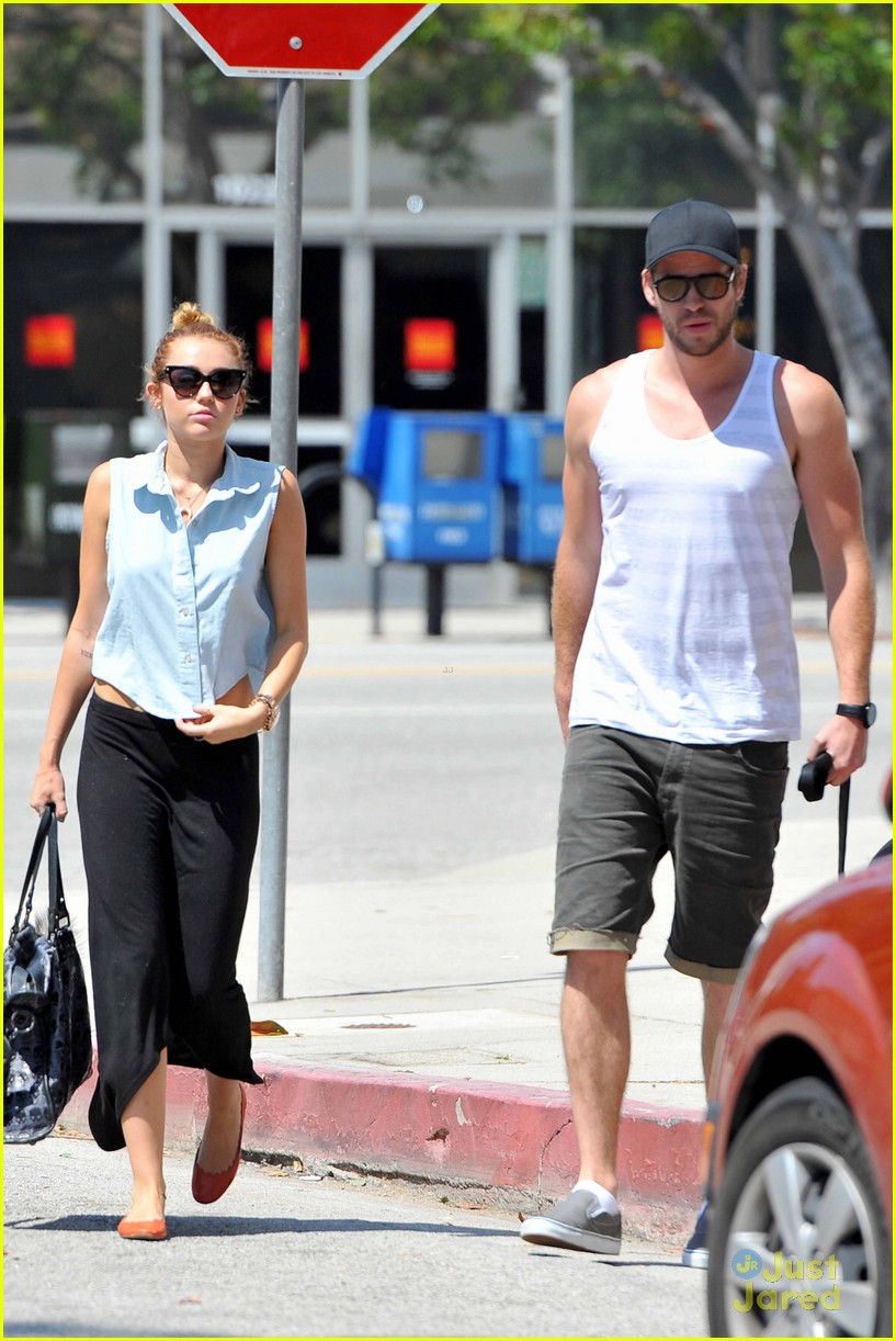 Miley Cyrus & Liam Hemsworth Rescue Another Dog!