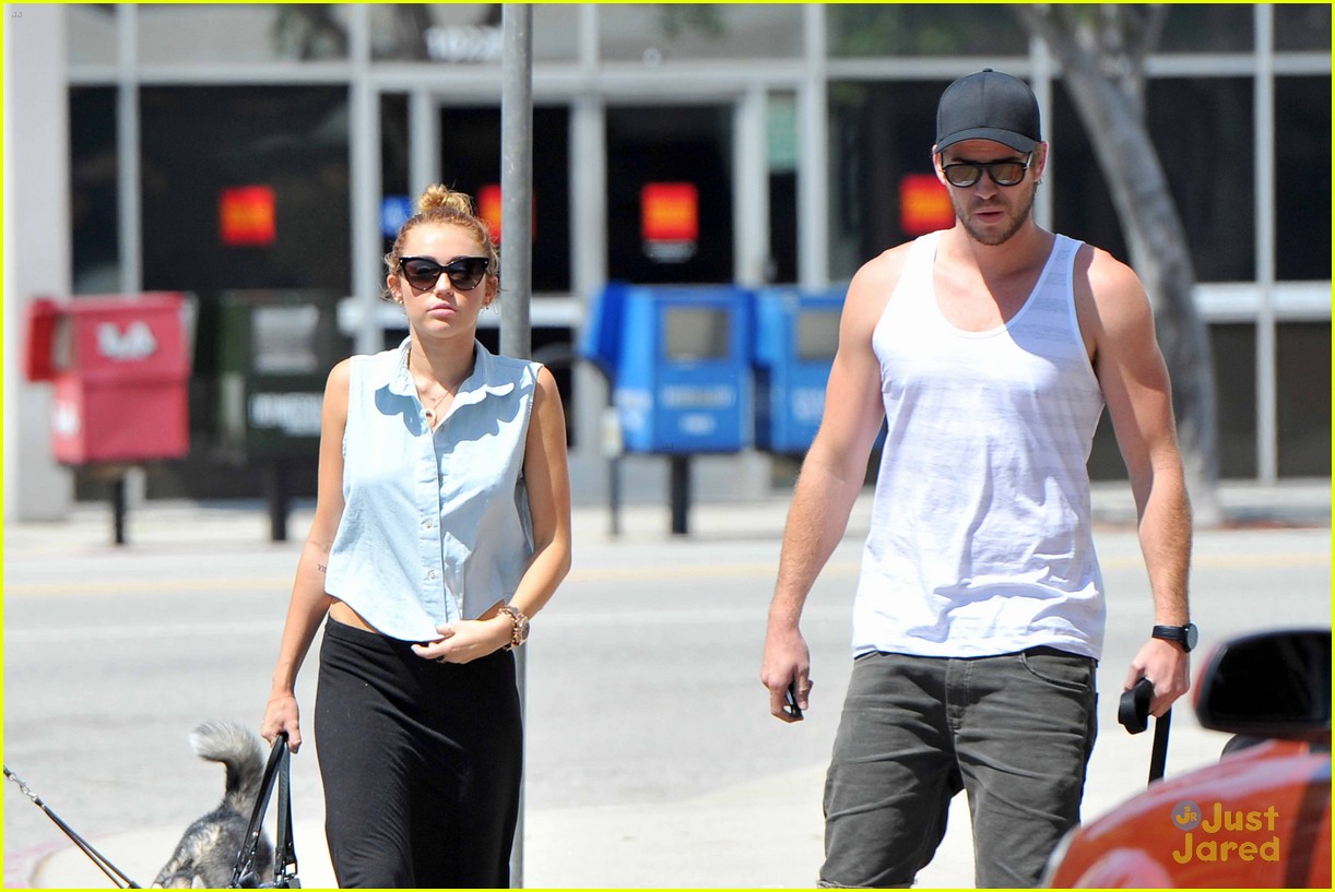 Miley Cyrus & Liam Hemsworth Rescue Another Dog!