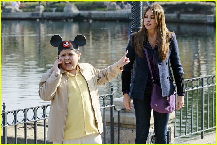 Sarah Hyland: 'Modern Family' Goes to Disneyland!