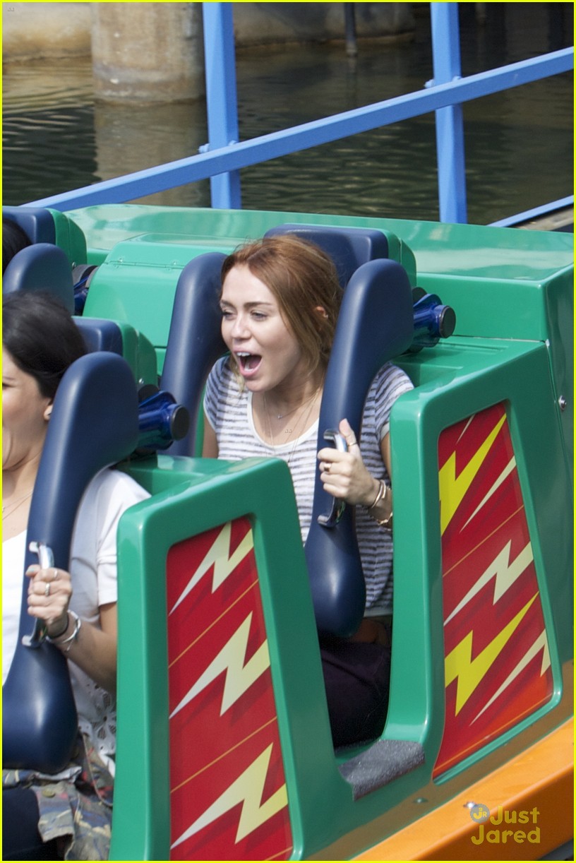 Miley Cyrus: Day at Disneyland!