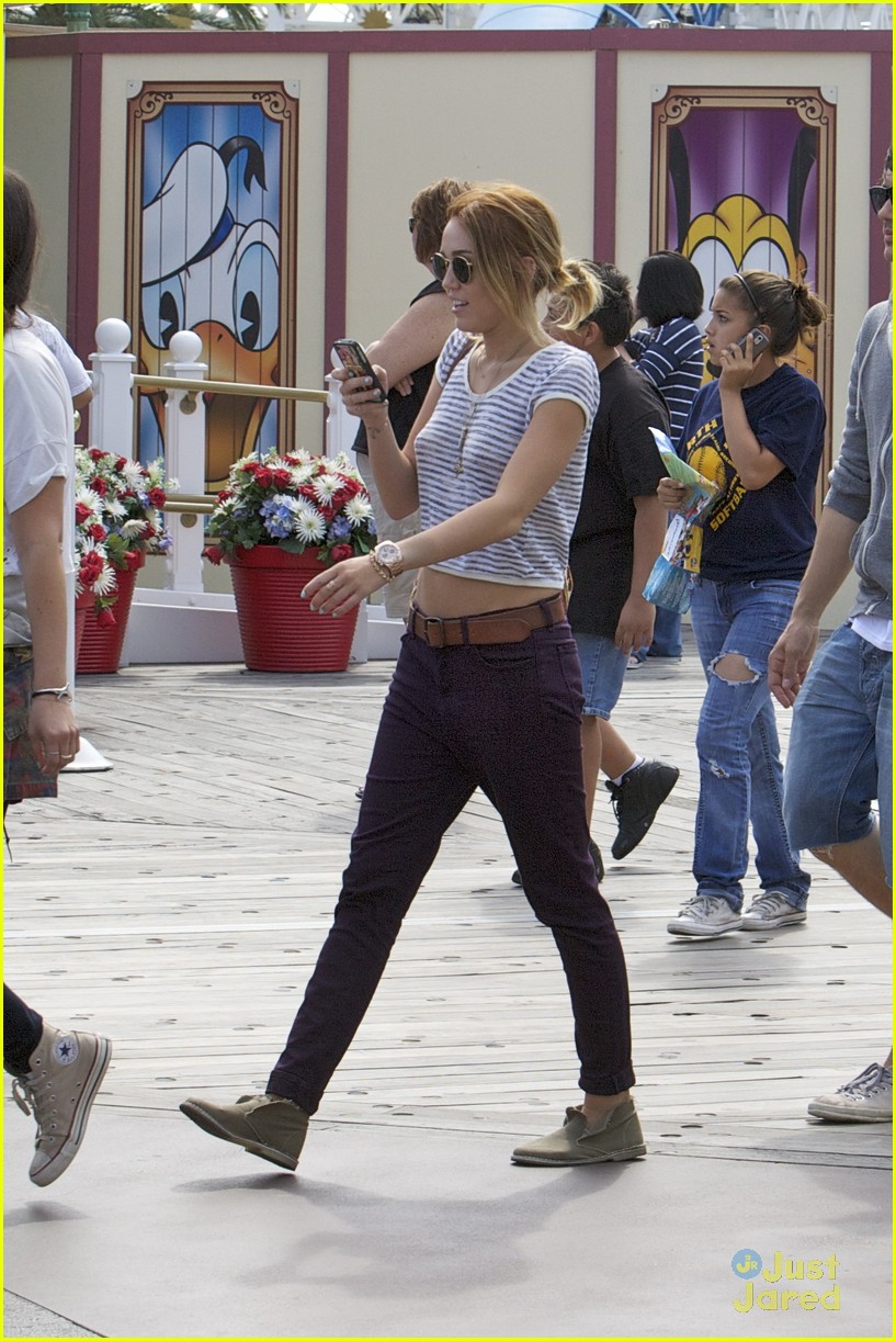 Miley Cyrus: Day at Disneyland!