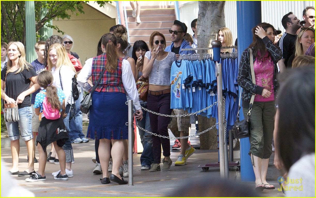 Miley Cyrus: Day at Disneyland!