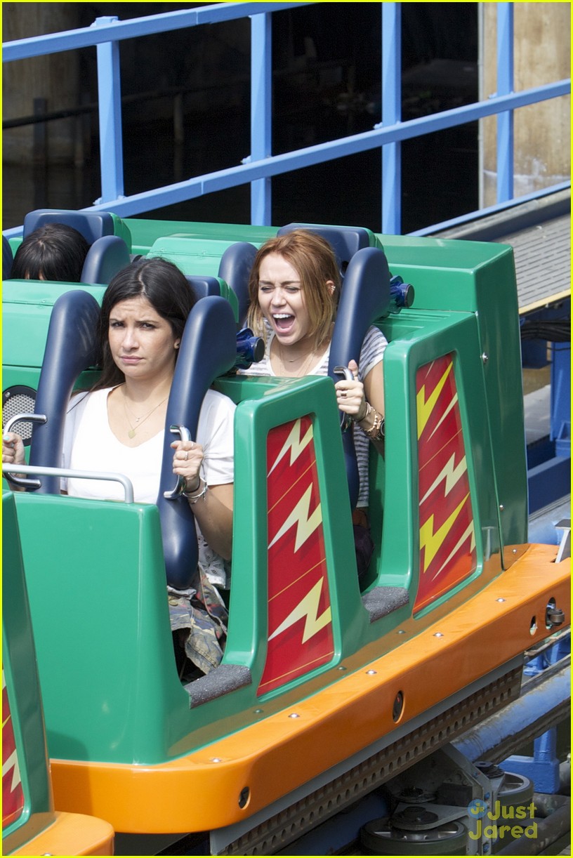 Miley Cyrus: Day at Disneyland!