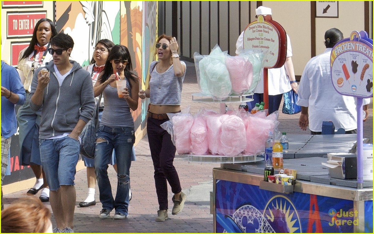Miley Cyrus: Day at Disneyland!