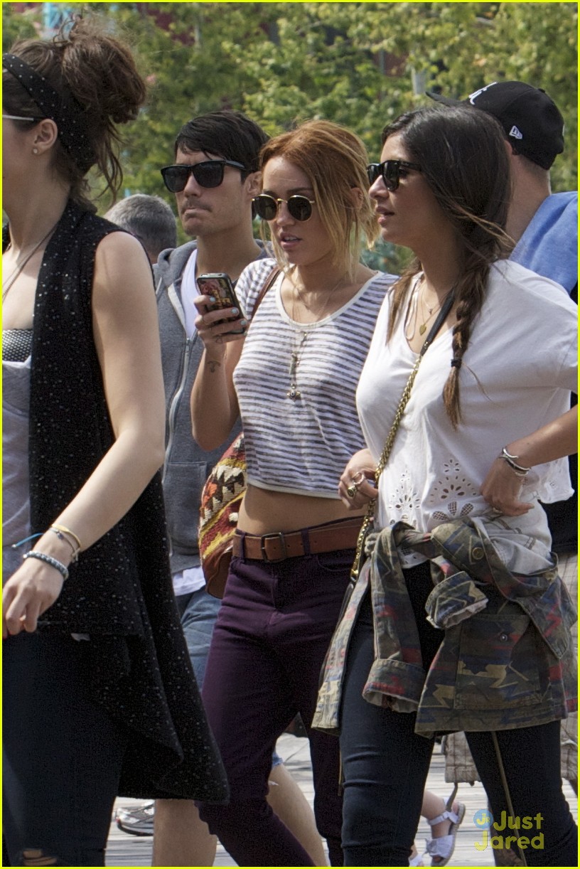 Miley Cyrus: Day at Disneyland!