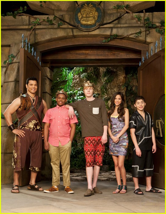 New 'Pair of Kings' Cast Pic -- First Look!