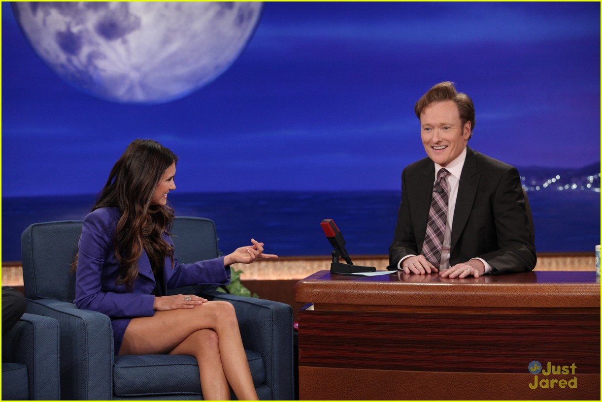 Nina Dobrev: Extra! Extra!