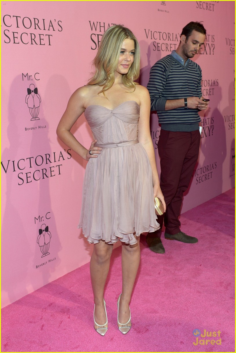 Sasha Pieterse & Janel Parrish: Victoria's Secret Sexiest Cast!
