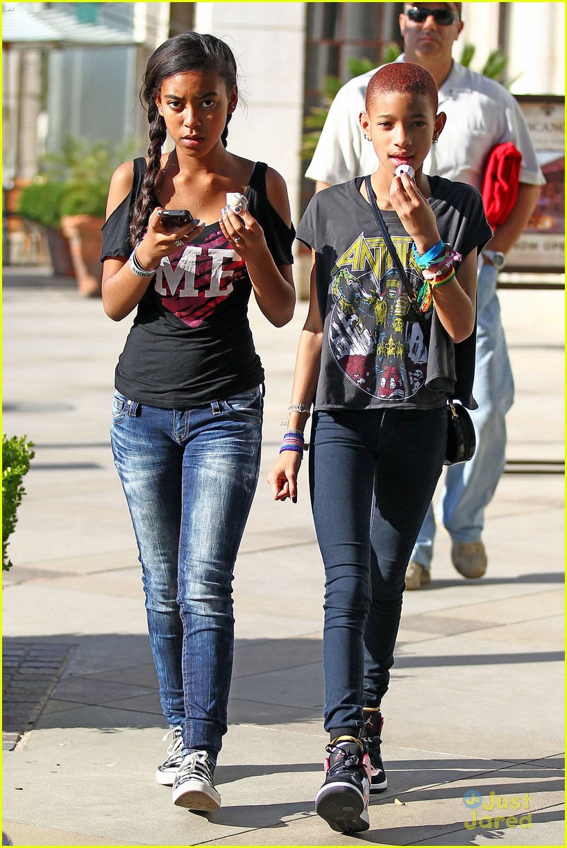 Willow Smith: New Plum Hair!
