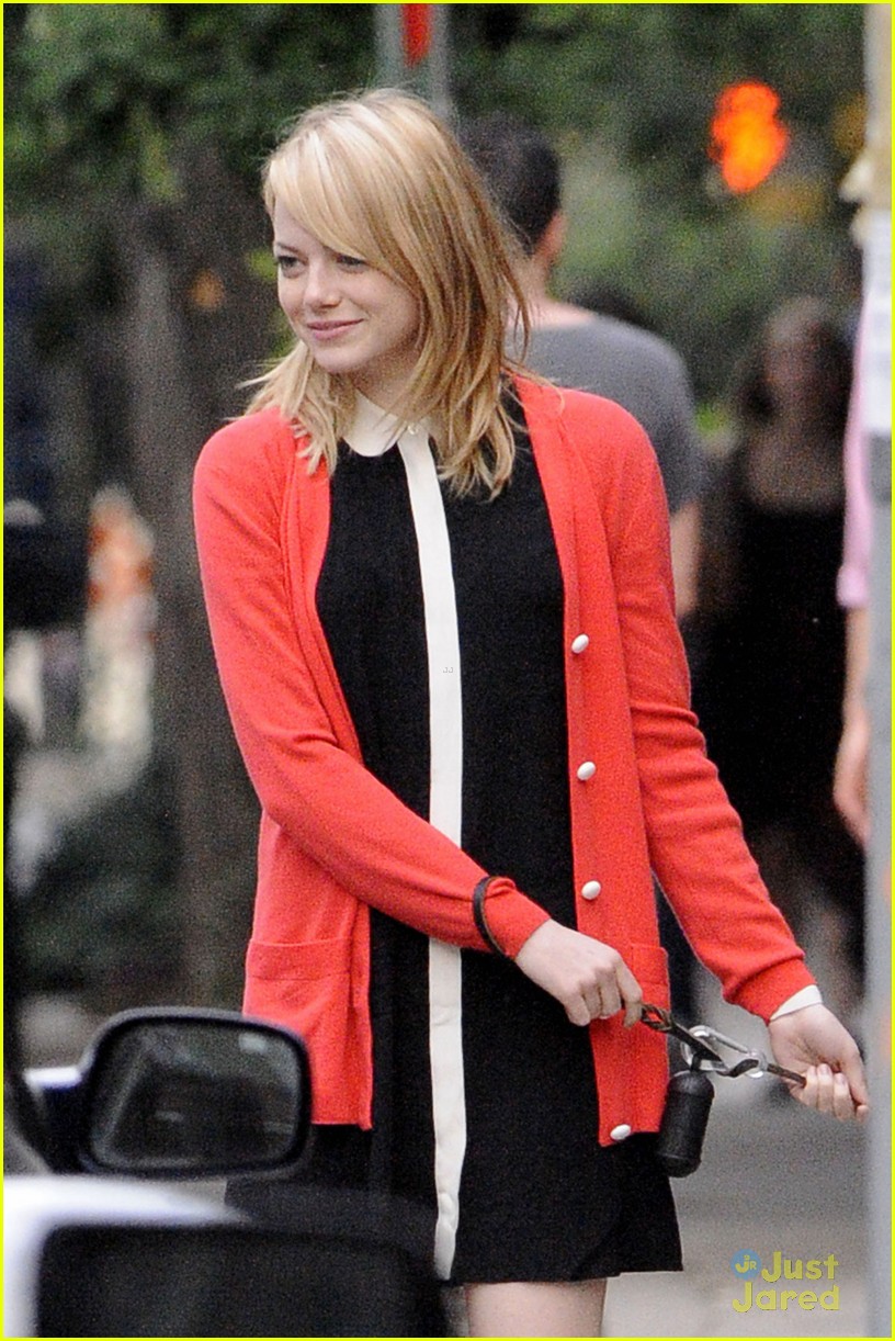 Emma Stone: Goodbye Hugs for Mom Krista