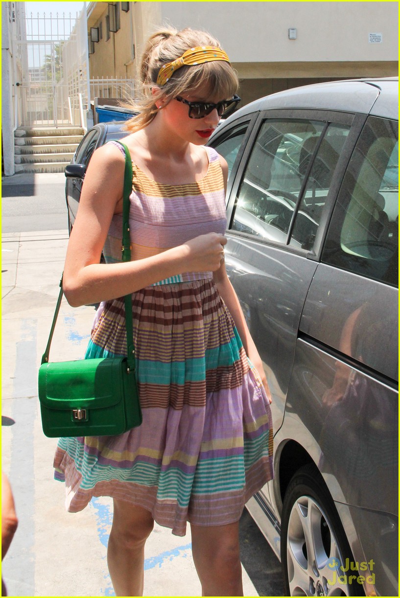 Taylor Swift: Saturday Stripes