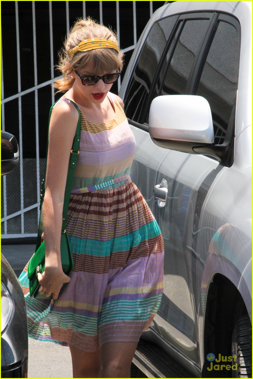 Taylor Swift: Saturday Stripes