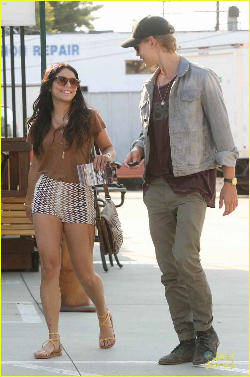 Vanessa Hudgens & Austin Butler: Ludigo Lovers