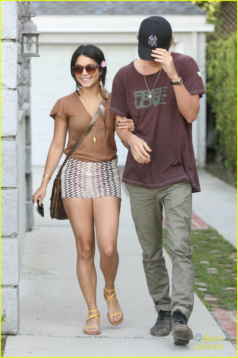 Vanessa Hudgens & Austin Butler: Ludigo Lovers