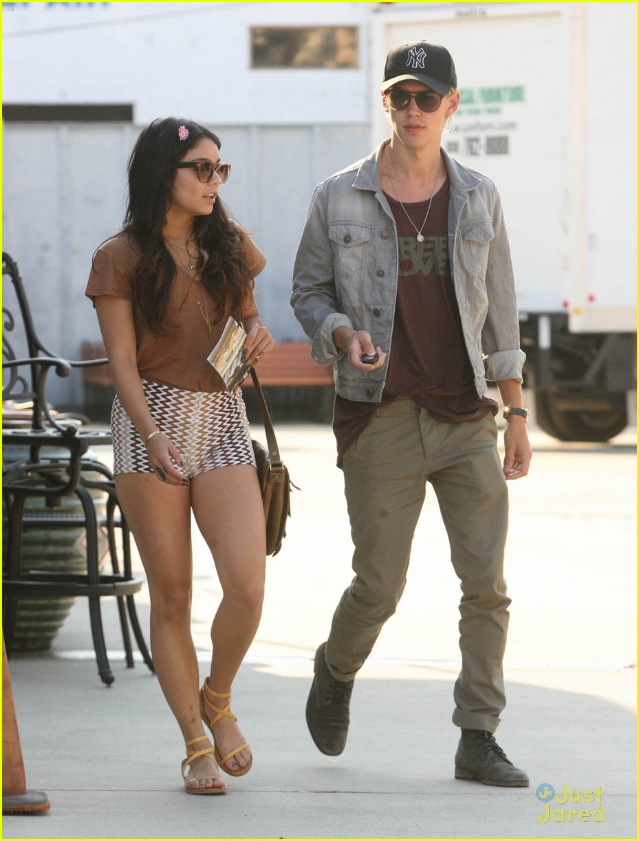 Vanessa Hudgens & Austin Butler: Ludigo Lovers