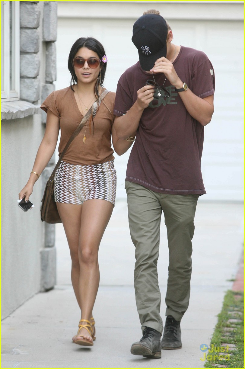 Vanessa Hudgens & Austin Butler: Ludigo Lovers