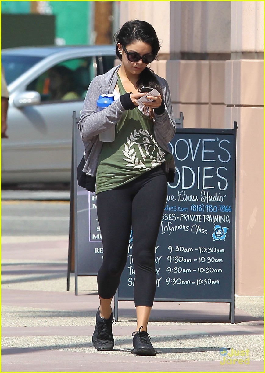 Vanessa & Stella Hudgens: Lunch with Mom Gina!