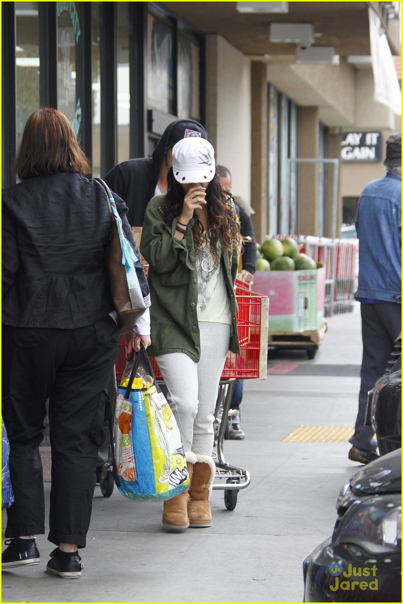Vanessa Hudgens & Austin Butler: Trader Joe's Run