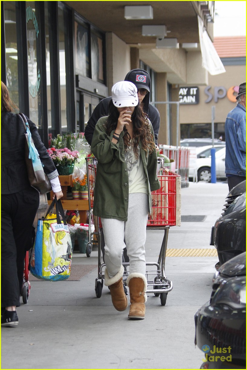 Vanessa Hudgens & Austin Butler: Trader Joe's Run