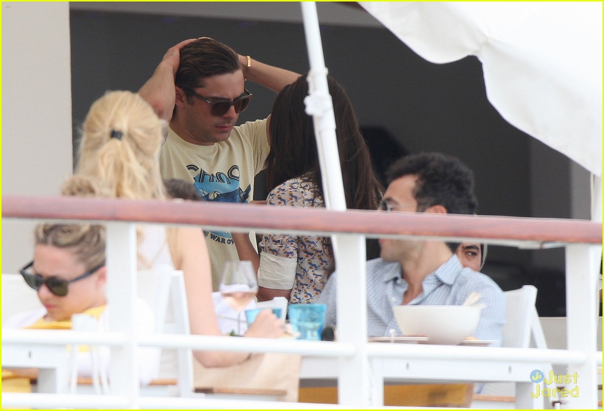 Zac Efron: Cannes Camera-Man