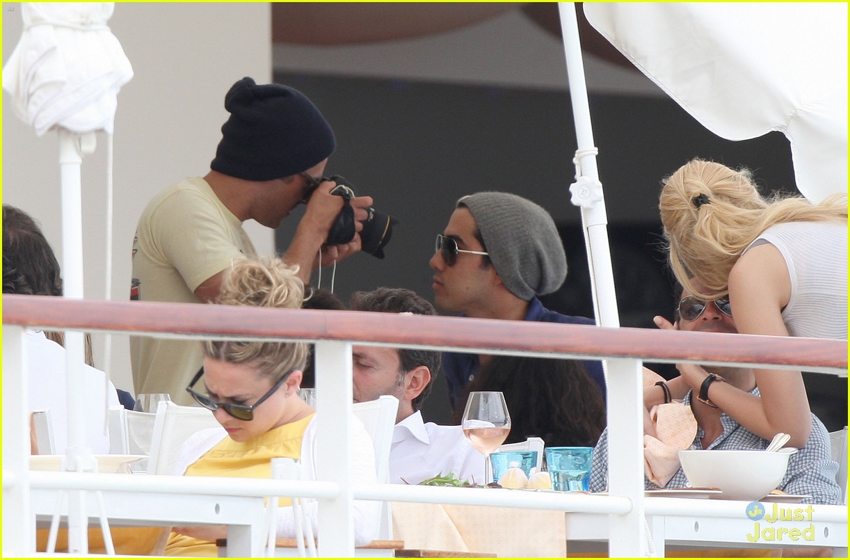 Zac Efron: Cannes Camera-Man