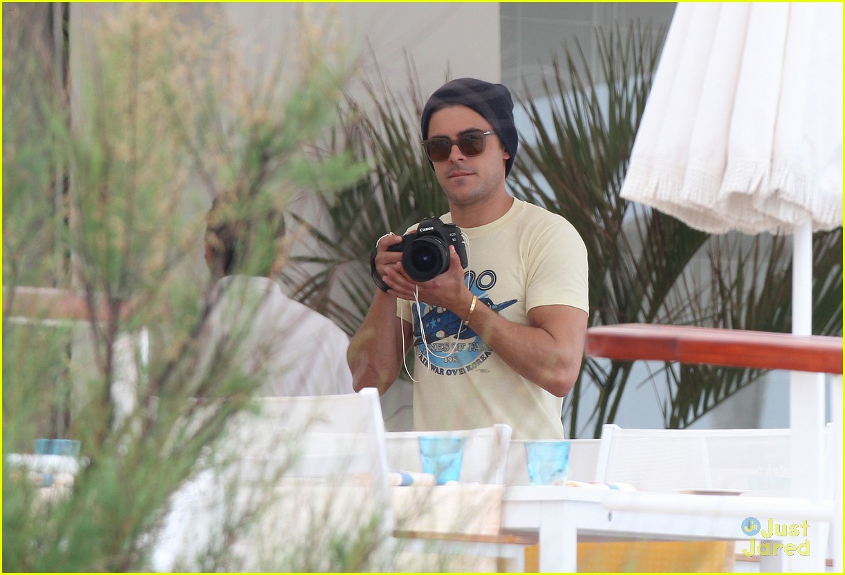 Zac Efron: Cannes Camera-Man