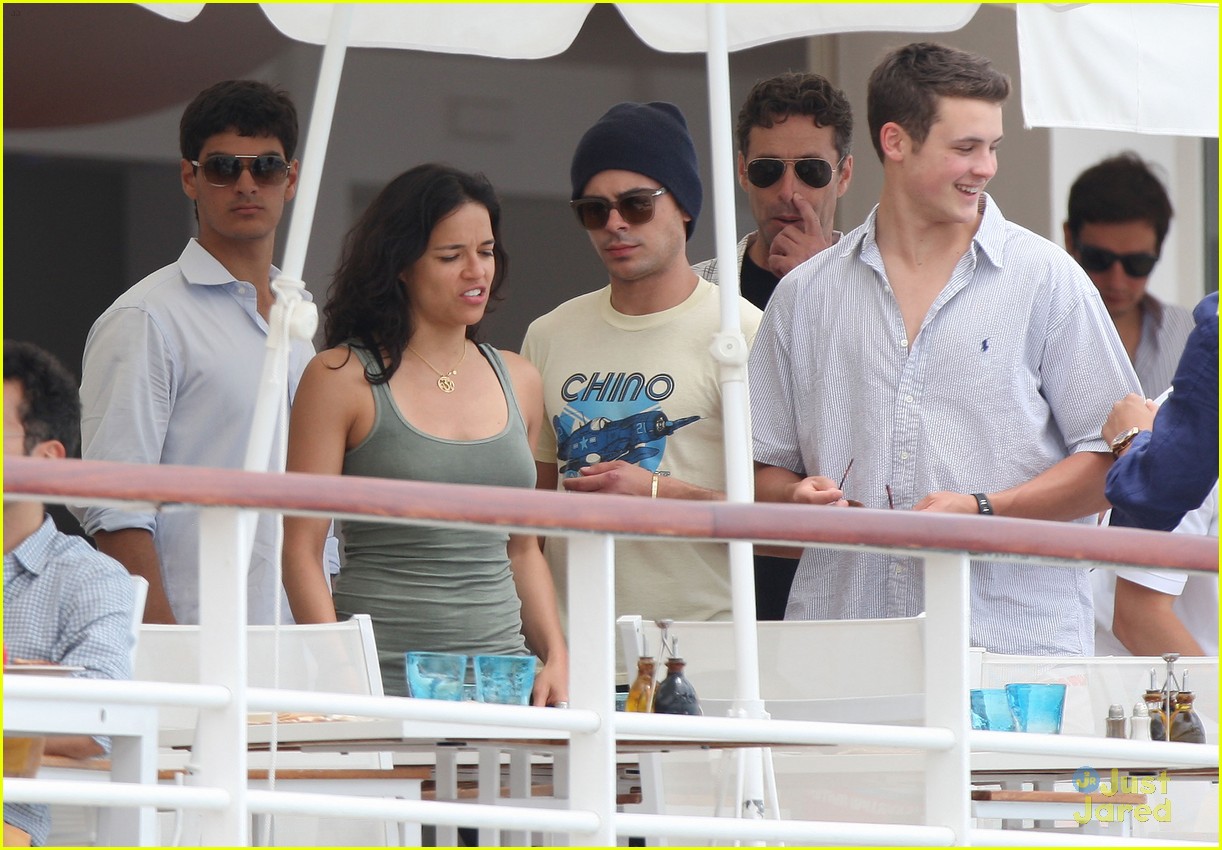 Zac Efron: Cannes Camera-Man