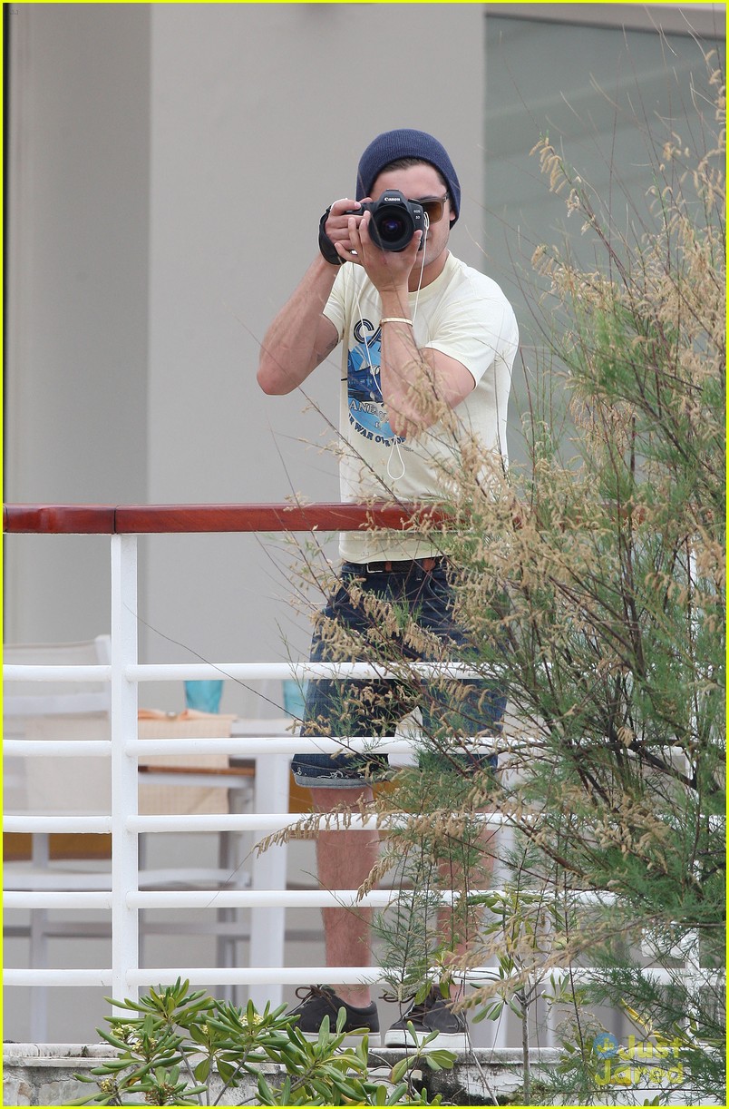 Zac Efron: Cannes Camera-Man