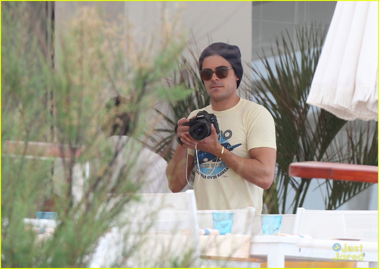 Zac Efron: Cannes Camera-Man