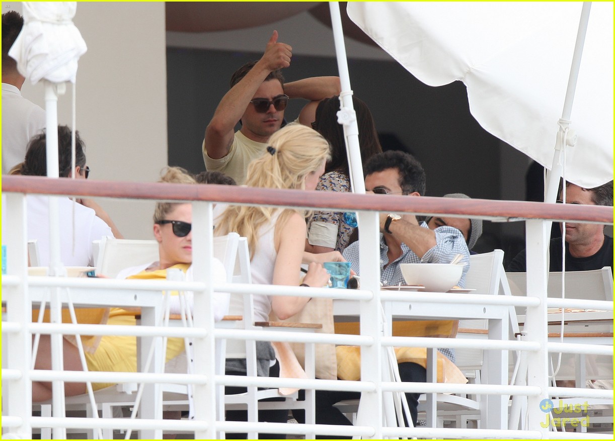 Zac Efron: Cannes Camera-Man